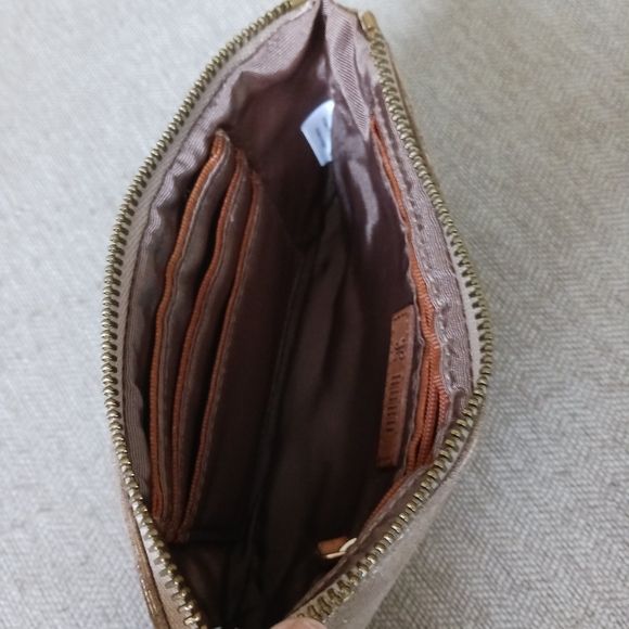 Hobo Women's Tan Metallic Gold Leather  Wristlet - Picture 5 of 9